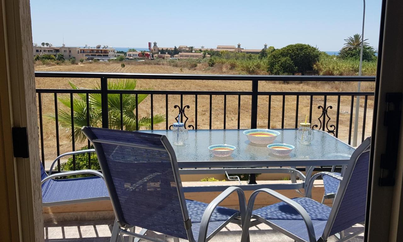 Sunny View - A Stunning Apartment With Private Rooftop Paphos Exterior photo
