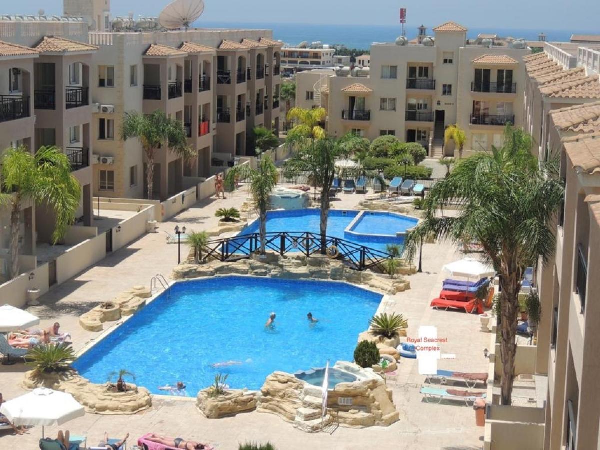 Sunny View - A Stunning Apartment With Private Rooftop Paphos Exterior photo