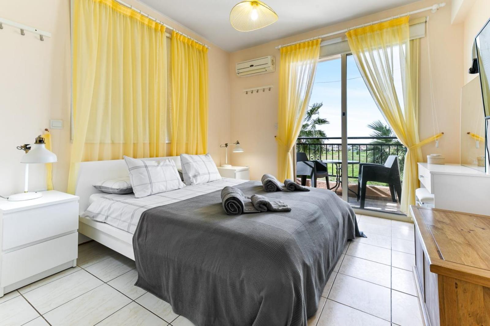 Sunny View - A Stunning Apartment With Private Rooftop Paphos Exterior photo