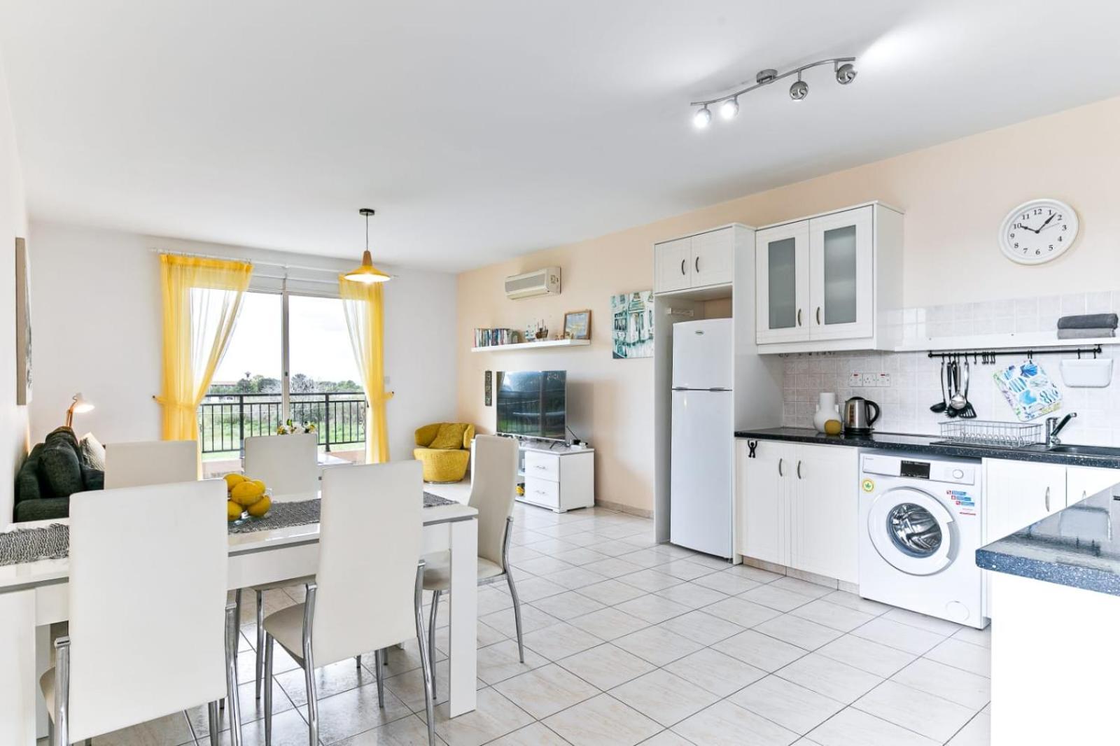 Sunny View - A Stunning Apartment With Private Rooftop Paphos Exterior photo