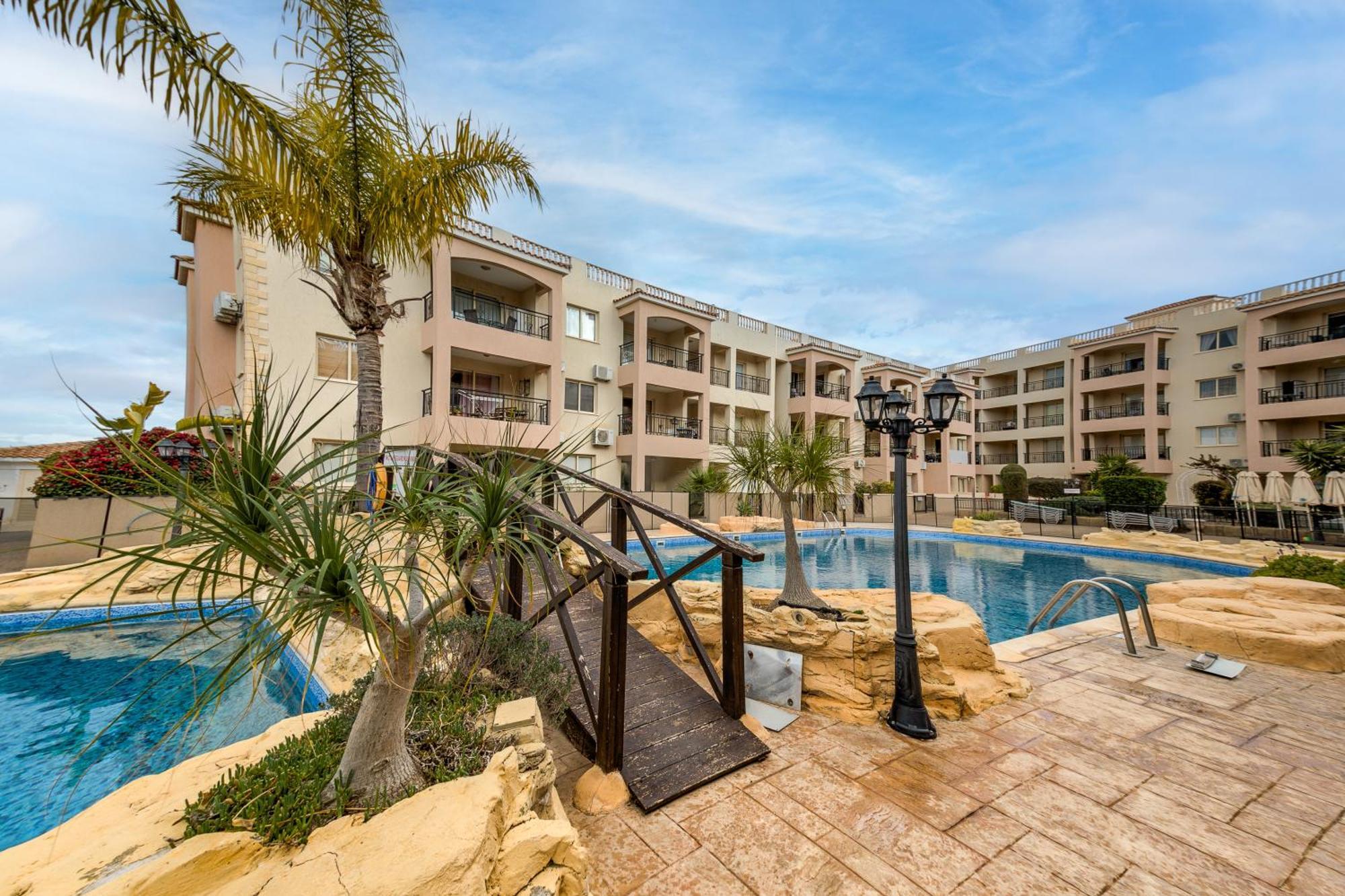 Sunny View - A Stunning Apartment With Private Rooftop Paphos Exterior photo